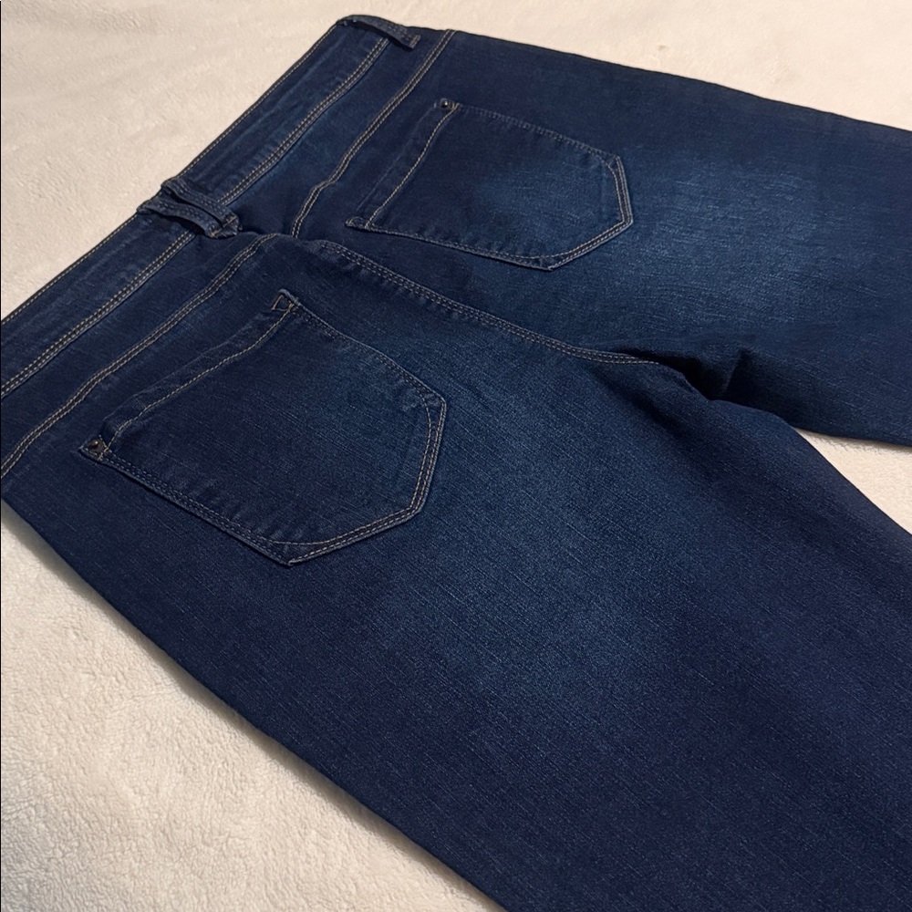 Women's Straight Leg Jeans - Dark Blue - Picture 9 of 11